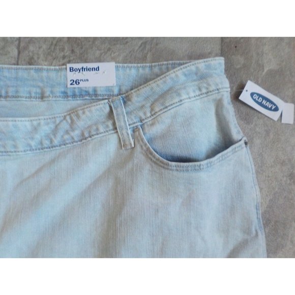 NWT Old Navy Boyfriend Rolled Blue Denim Shorts Womens Plus Size 26 x 6 - Picture 3 of 4